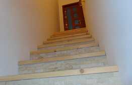 Duplex investit cu un aer de familiaritate! 72 mp, teren de 112 mp, zona strazii Campina