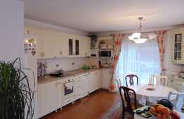 Duplex investit cu un aer de familiaritate! 72 mp, teren de 112 mp, zona strazii Campina