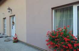 Duplex investit cu un aer de familiaritate! 72 mp, teren de 112 mp, zona strazii Campina