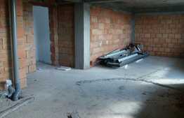 Apartament semifinisat cu 4 camere, 103 mp, terasa 30 mp, zona VIVO!