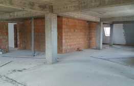 Apartament semifinisat cu 4 camere, 103 mp, terasa 30 mp, zona VIVO!