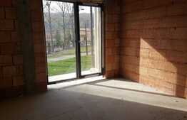 Duplex ce stie sa se evidentieze! 115 mp utili, teren de 200 mp! Semifinisat! 