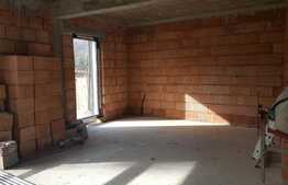 Duplex ce stie sa se evidentieze! 115 mp utili, teren de 200 mp! Semifinisat! 