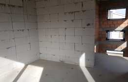 Duplex ce stie sa se evidentieze! 115 mp utili, teren de 200 mp! Semifinisat! 