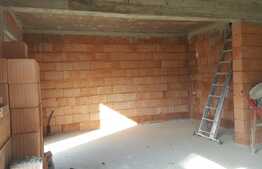 Duplex ce stie sa se evidentieze! 115 mp utili, teren de 200 mp! Semifinisat! 