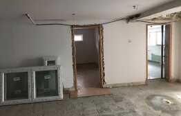 Spatiu/garaj cu acces de la nivelul trotuarului pentru investitie