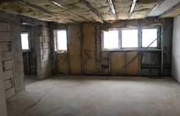 Spatiu/garaj cu acces de la nivelul trotuarului pentru investitie