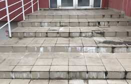 Spatiu/garaj cu acces de la nivelul trotuarului pentru investitie