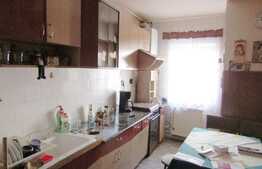 Apartament 3 camere, 84 mp, decomandat, etaj intermediar, zona Napolact