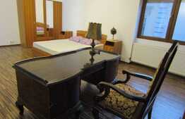 Apartament 4 camere, 145 mp, boxa, curte comuna, zona Piata Muzeului