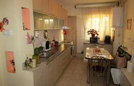 Apartament 4 camere, 80 mp, decomandat, boxa, zona strazii Aurel Vlaicu