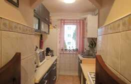 Apartament 4 camere, 65 mp, garaj, boxe subsol, zona Aleea Retezat