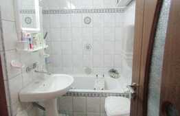 Apartament 4 camere, 65 mp, garaj, boxe subsol, zona Aleea Retezat