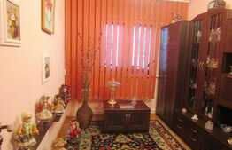 Apartament 4 camere, 65 mp, garaj, boxe subsol, zona Aleea Retezat