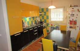 Apartament 3 camere, 65 mp, decomandat, parcare, boxa, zona Iulius Mall