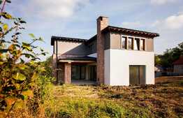 Casa individuala 157 mp utili, teren de 1500mp,  zona linistita