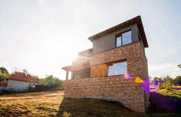 Casa individuala 157 mp utili, teren de 1500mp,  zona linistita