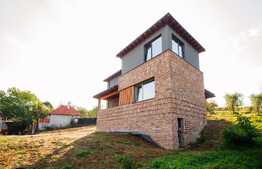 Casa individuala 157 mp utili, teren de 1500mp,  zona linistita