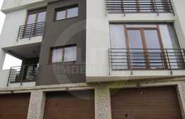 Apartament DEOSEBIT, la cheie! 217 mp utili, terasa, 2 garaje, zona VIVO!