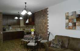 Apartament cu 3 camere,  85 mp, aer conditionat, zona Complex Platinia