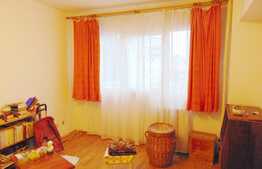 Apartament 2 camere, 43 mp, decomandat, zona Hotel Paradis