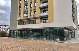 Show-room cu vitrina generoasa in zona foarte buna