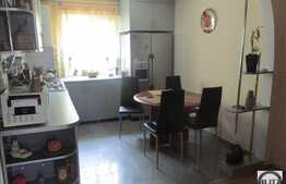 Vanzare apartament cu 3 camere, 68 mp, boxa subsol, zona Big