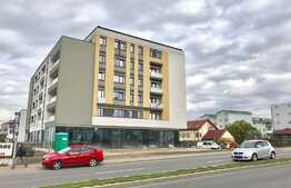 Show-room cu vitrina generoasa in zona foarte buna