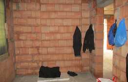 Duplex de vanzare, 116 mp utili, teren de 200 mp, semifinisat!