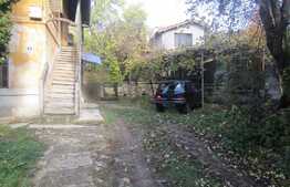 Apartament in casa, de 100 mp, 3 camere, teren de 978 mp, zona strazii Eremia Grigorescu