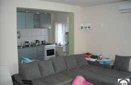 Apartament 3 camere decomandate,84 mp utili,loc de parcare si boxa,zona Campului