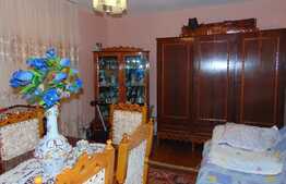 3 camere, 65 mp, decomandat, etaj intermediar, garaj, boxa subsol, zona Kaufland