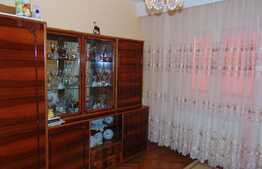 3 camere, 65 mp, decomandat, etaj intermediar, garaj, boxa subsol, zona Kaufland