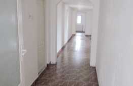 Apartament 5 camere, 112 mp, decomandat, curte 70 mp, pod, zona strazii Fabricii