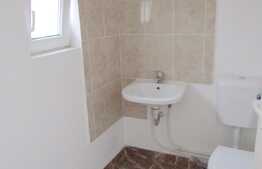 Apartament 5 camere, 112 mp, decomandat, curte 70 mp, pod, zona strazii Fabricii