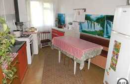 Apartament 4 camere, decomandat, 81 mp utili, cu boxa la subsol, zona Pritax