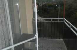 De vanzare apartament cu 2 camere, dispus pe 2 nivele , cu scara interioara