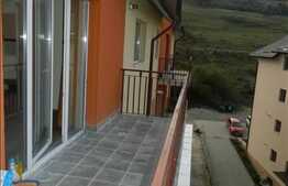 De vanzare  2 camere,  decomandat cu balcon de 8 mp, zona Polus