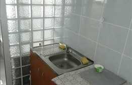De vanzare  2 camere,  decomandat cu balcon de 8 mp, zona Polus