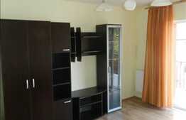 De vanzare  2 camere,  decomandat cu balcon de 8 mp, zona Polus