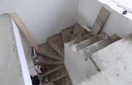 Duplex de 110 mp, teren de 150 mp, semifinisat! Zona de case!