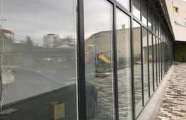  Spatiu cu vitrina de 25 ml, semicentral