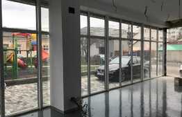  Spatiu cu vitrina de 25 ml, semicentral