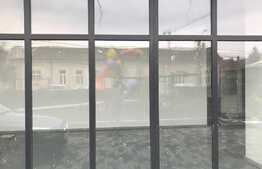  Spatiu cu vitrina de 25 ml, semicentral