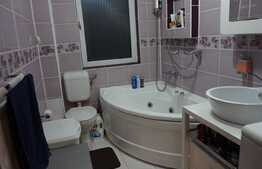 De vanzare 2 camere, 44 mp., parcare, boxa, zona Restaurant Roata