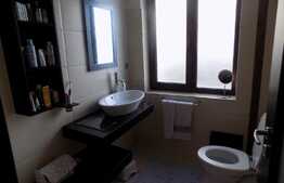 Casa individuala de vanzare, 180 mp, 330 mp terent aferent, zona Terra