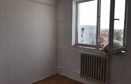 Apartament 3 camere, 38 mp, boxa, zona Complex Diana