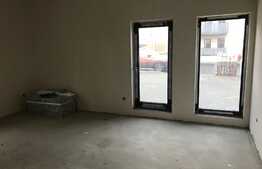 De vanzare 2 camere, 53 mp, semifinisat, zona strazii Erich Bergel