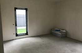 De vanzare 2 camere, 53 mp, semifinisat, zona strazii Erich Bergel