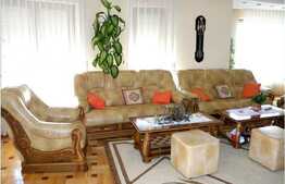 Casa de vanzare 376 mp utili cu 900 mp teren